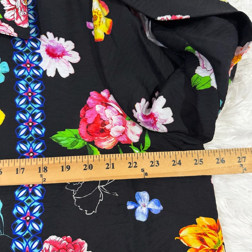 John Mark Womens Floral Button Front Tunic Top Size 1X Black Multicolor Vacation - Picture 9 of 12